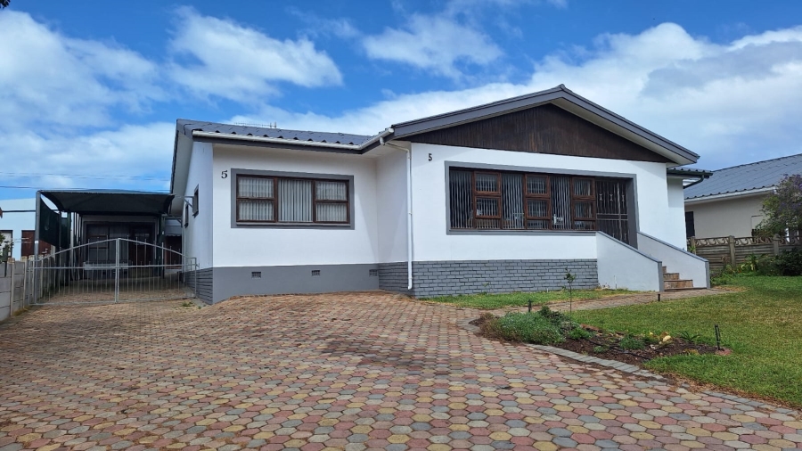 3 Bedroom Property for Sale in Stilbaai Wes Western Cape